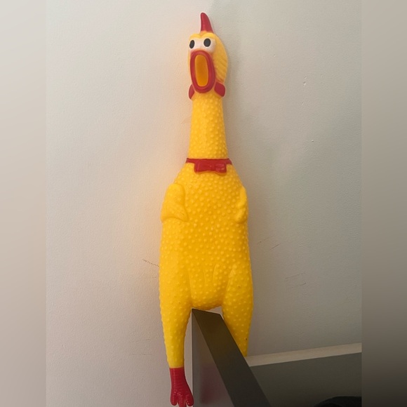 🐓 Cackling Rubber Chicken Whoopie Cushion/Toy/Pet Toy in Yellow and Red - Picture 8 of 8